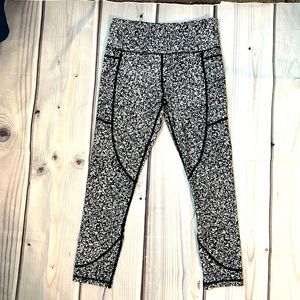 Black Mosaic Pocket Soft n Snug Mid-Rise 7/8 24" - Zyia Active